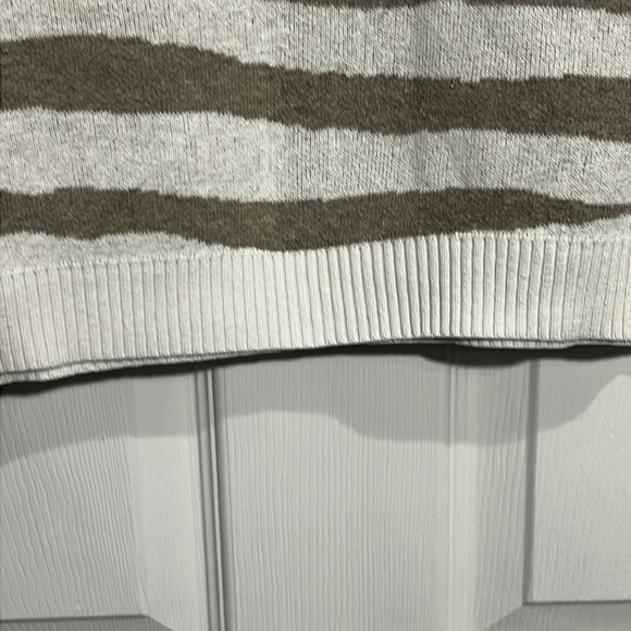 A New Day women’s ivory top with tan animal stripes. Size Large. - Picture 3 of 8